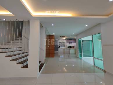 Move in Condition Anjung Sari Setia Alam 3 Sty Corner House for Sales
