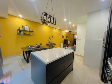 Renovated Upper Unit Townhouse with Garden at Cybersouth Dengkil