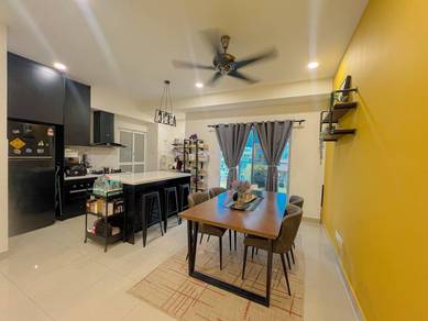 Renovated Upper Unit Townhouse with Garden at Cybersouth Dengkil