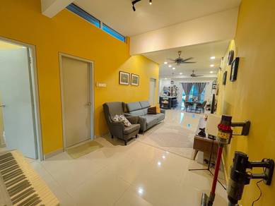 Renovated Upper Unit Townhouse with Garden at Cybersouth Dengkil