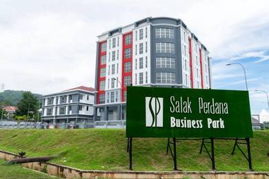 3 Storey Shop lot SALAK PERDANA BUSINESS PARK near  Xiamen Universiti