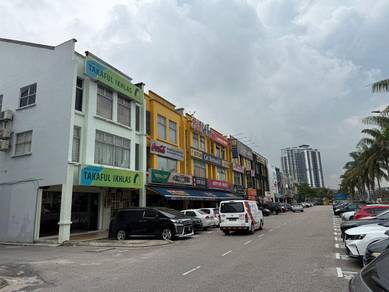 Taman setia tropika 3 storey Shop office endlot Facing mainroad