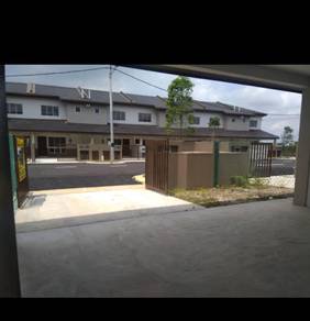 Sebelah tasik 2 STY DESIRAN BAYU Puchong gated near Putra Prima