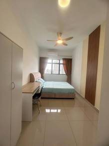 Low Deposit @ Mater room with private toilet Minest Residensi