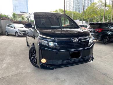 Toyota VOXY 2.0 V (A)