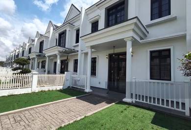 Grassten Eco Botanic @ Tesla Charger @ 2.5 Storey Terrace House Nego
