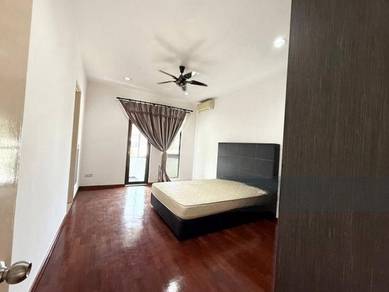 Golf East Horizon Hills 2.5 Storey Semi D Fully Furnished Good Unit