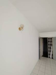 Taman Kristal Apartment (Block D) 3-rooms 2-Baths 1-Fixed Carpark