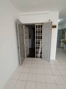 Taman Kristal Apartment (Block D) 3-rooms 2-Baths 1-Fixed Carpark