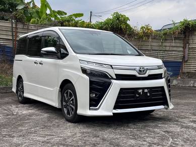 Toyota VOXY 2.0 KIRAMEKI (A)