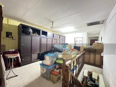 Near LRT Extended Kitchen & Upper Floor