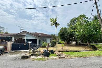 Corner Lot Freehold Tanah Luas