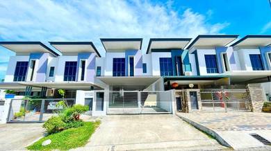 Freehold Gated & Guarded 2nd Floor Full Laminated Floor