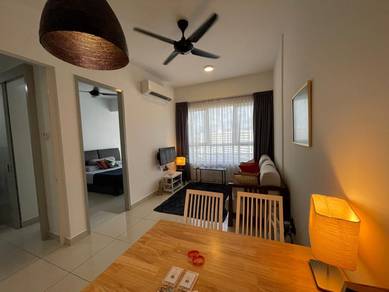 Tropicana Bay Residences 2 CARPARKS 550sf Fully Furnish near Queensbay