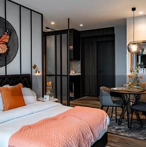 Kyliez- Airbnb, Corporate hub, next to KLCC, 100m to LRT
