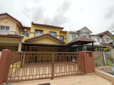 2-storey link house with extended renovation for sale in Subang Jaya