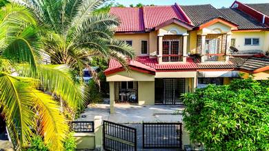 2 Storey END LOT Taman Universiti Kajang ( Bangi )