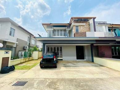 Freehold Spacious and Modern Layout Move In Condition