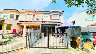 End Lot Extra Land 5ft at The Back