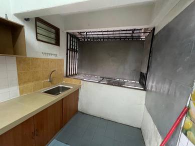 Taman Dato Syed Abbas 3-rooms 750sf Reno. & Fully Furnished 1-Carpark