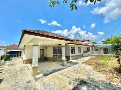 Freehold Bungalow Lake Side