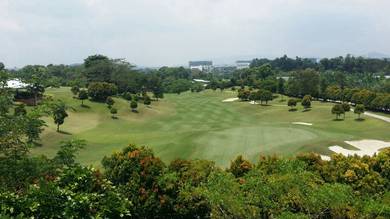 Laman Glenmarie 3-level golf-view house