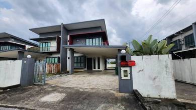 Stapok/ 2 storey semi D/ 4b3b/ behind hk square/ cheap price