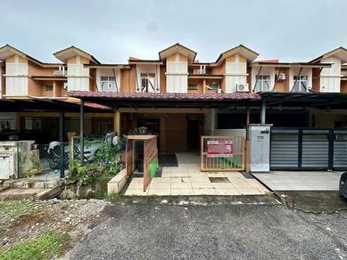 Newly Refurbished Spacious Porch