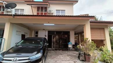 Pulai Indah Double Storey Corner partial furnish For Rent