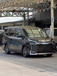 Grade 5A 13k km 2022 Toyota VOXY 2.0 S-Z