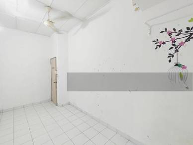 1.5 Storey Corner Terrace House @ Taman Molek With Extended Kitchen