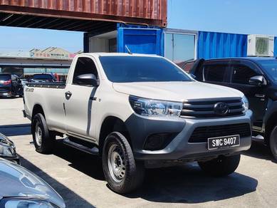 Toyota HILUX 2.4 MT (M)