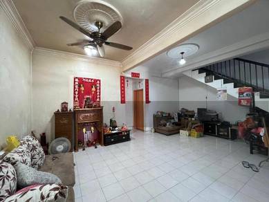Renovated 5 Room Double Storey Terrace @ Johor Jaya, Near Shops