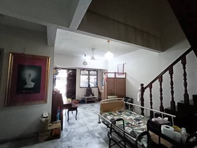 taman melawati jalan B . 22x80 2 sty house . 4r3b near melawati mall .