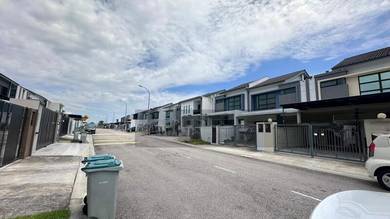 Austin Duta 4 Double Storey Terrace 4 Room Freehold Original Unit