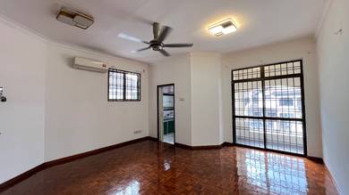 Taman Molek,Jln Molek 1 (Double Storey For Rent)
