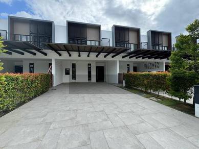 Spacious 3-Storey Terrace Lotus Type @ Senibong Cove With 24h Security