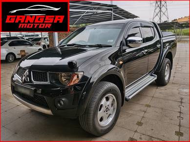 Mitsubishi TRITON 2.5 4X4 (A) TURBO CANOPY
