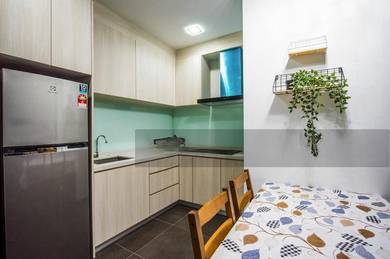 V Residence Suites @ Sunway Velocity 694sf 2r1b Near MRT Unit For Sale