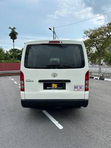 Toyota Hiace 2.5 (M) - (PANEL VAN)
