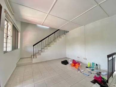 Taman Lembah Maju Townhouse 3 Room 2 Bath Partly Furnished For Rent