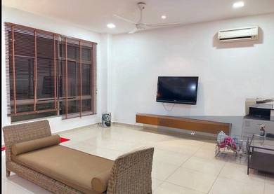 2-Storey Semi-D with Golf View Horizon Hills Gateway Spacious layout