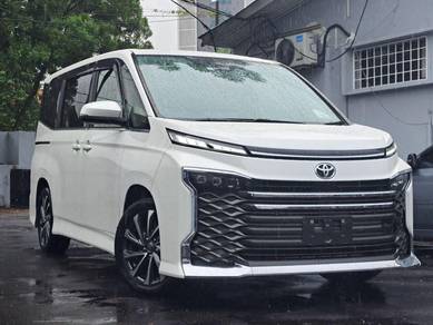 Toyota VOXY 2.0 SZ (A) 15k KM Power Boot
