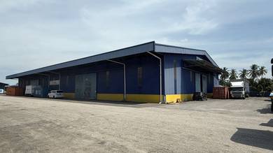Warehouse for Rent in Rantau Panjang, Klang . • Covered Size 110ft x 2