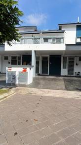 4 Bedrm Townhouse !! Cybersouth !! Table Top !! Air con !!