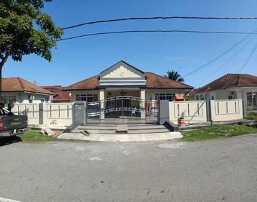 Single storey freehold bungalow in jalan Tasik bringing,sepang