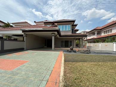 2.5 Storey Semi-D House stunning scenery, private gathering ground