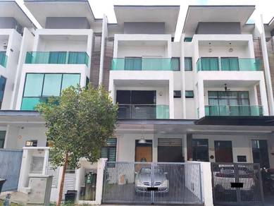 Reflexion @ Puchong South Save 458k! 2.5 Storey Terrace Auction