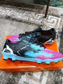 Kasut bola ORTUSEIGHT