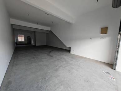 Kempas Indah  (shop lot facing main road / Brand New whole Block)